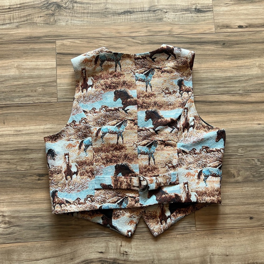 Dressed in LALA Tapestry Horse Print Button-Up Vest Sz Large - Picture 2 of 7